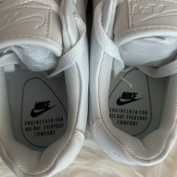 Air Force 1 Sage Low "Triple White" sneakers - Picture 5 of 11